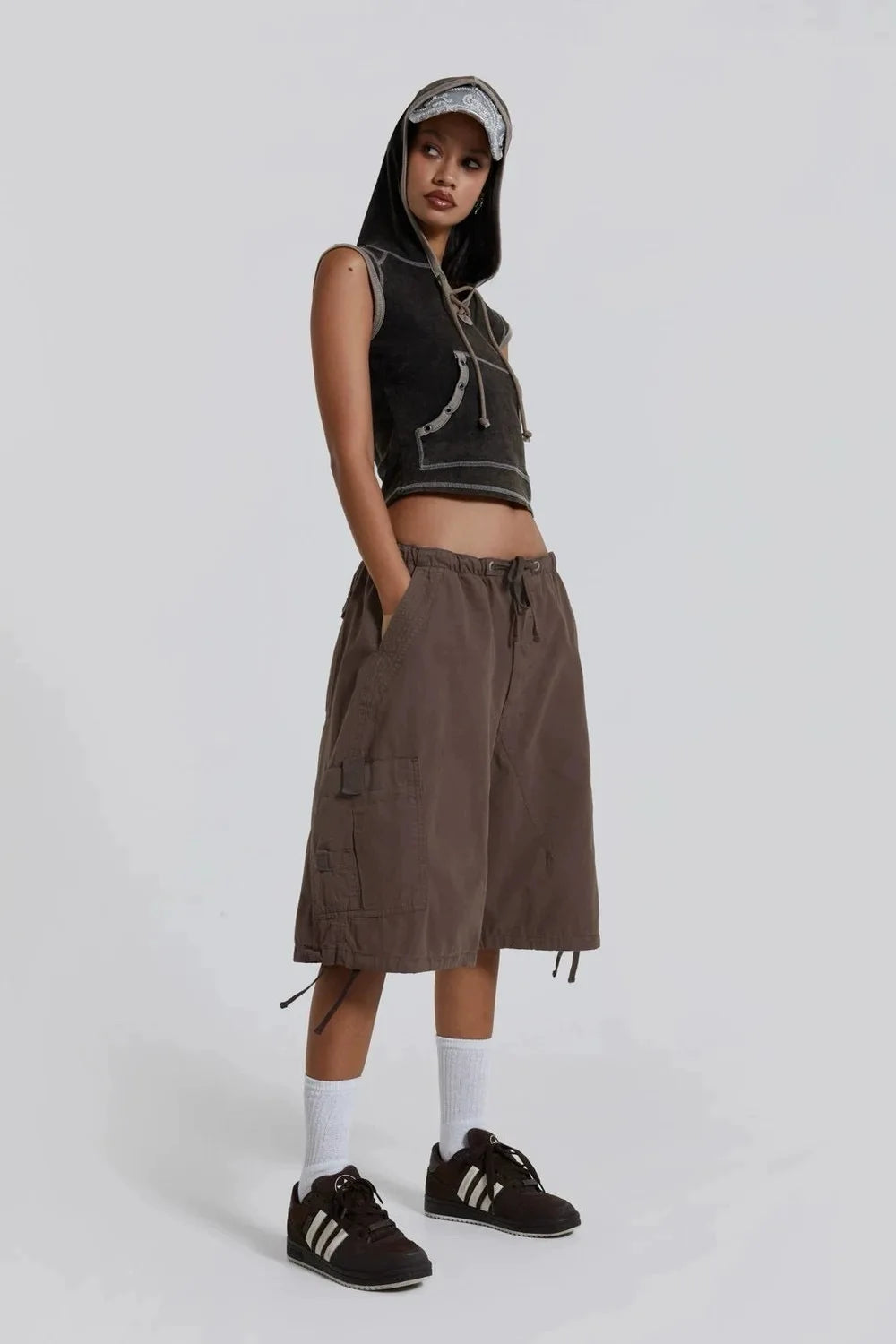 Short work pants, casual knee-length shorts, loose straight tube, relaxed wide-leg, and distressed shorts.